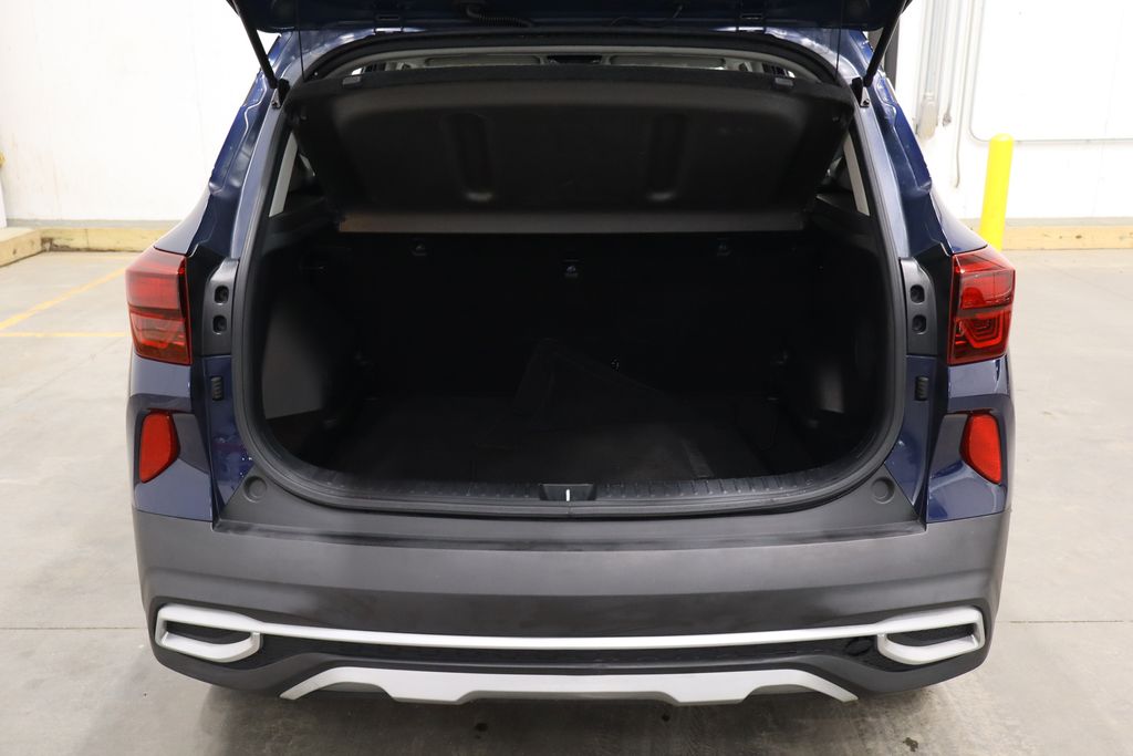 Vehicle image 11 of 44