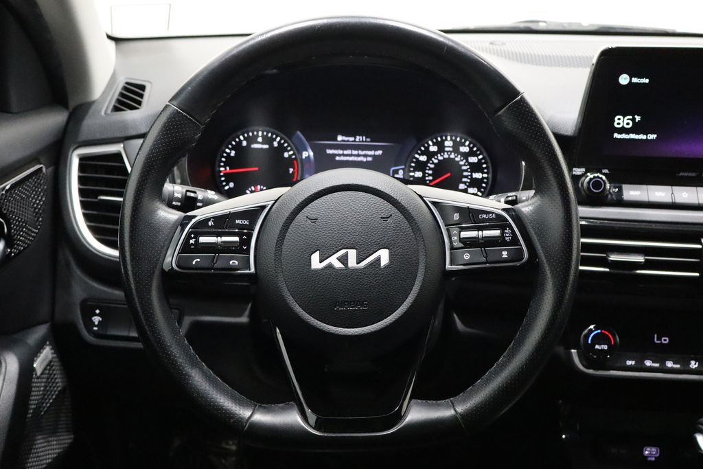 Vehicle image 19 of 44