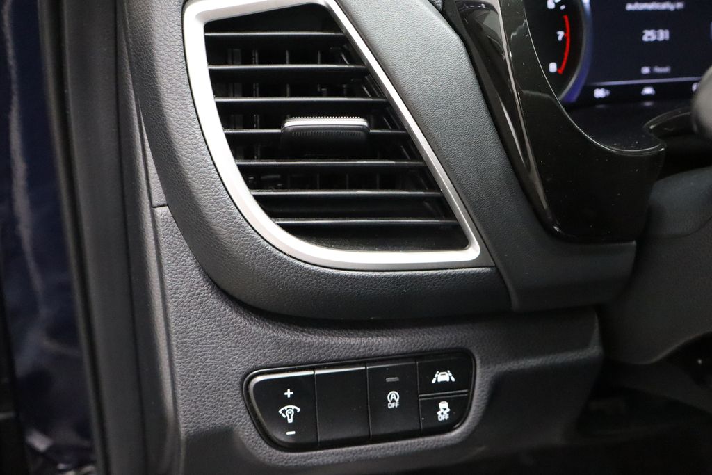 Vehicle image 15 of 44
