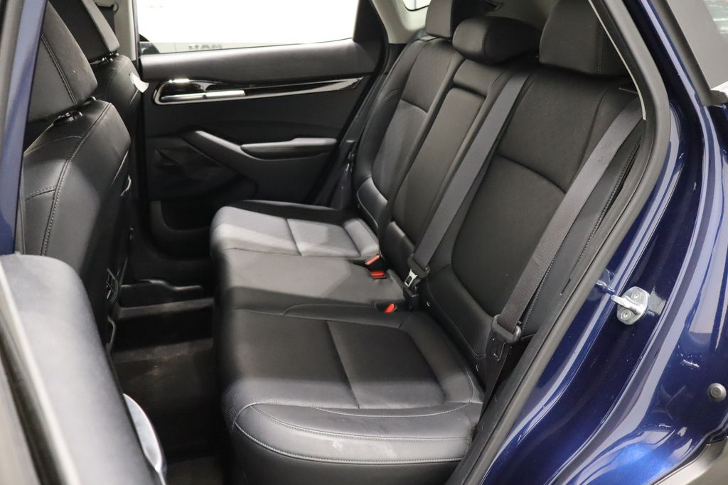Vehicle image 10 of 44