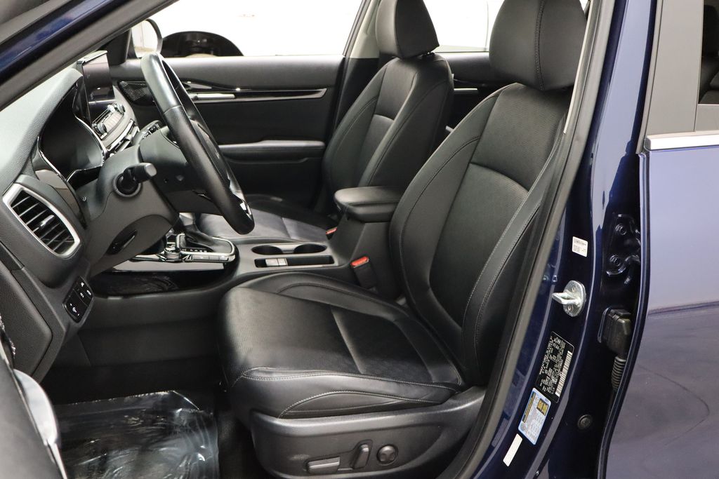 Vehicle image 9 of 44