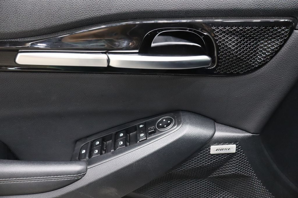 Vehicle image 14 of 44