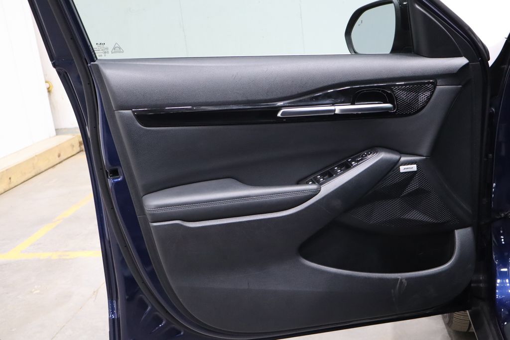 Vehicle image 13 of 44