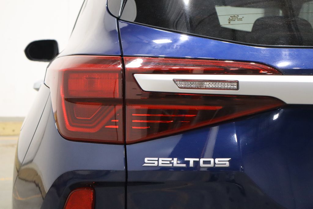 Vehicle image 42 of 44