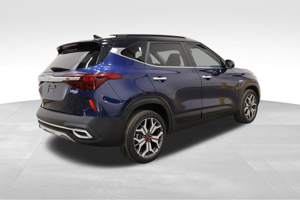 Vehicle image 4 of 44