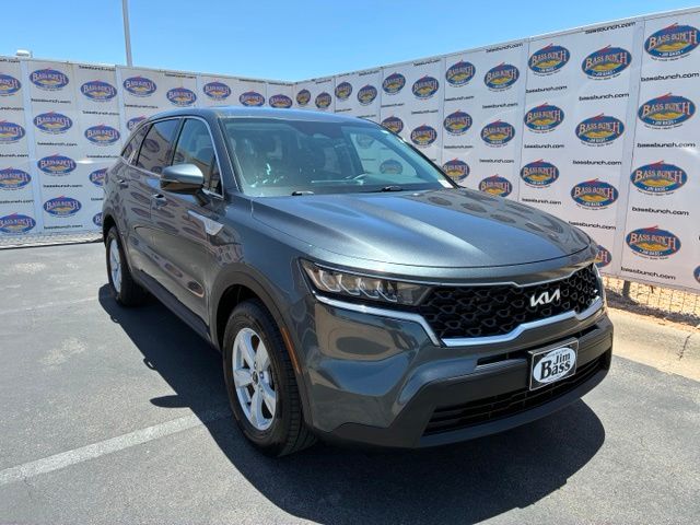 2022 Kia Sorento LX Image 1 of 18