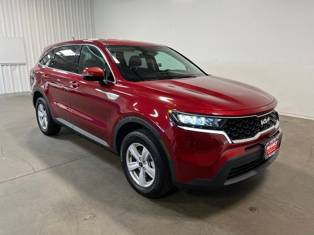 2022 Kia Sorento LX Image 3 of 28