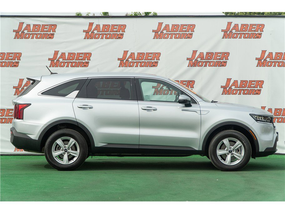 2022 Kia Sorento LX Image 3 of 36