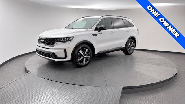 2022 Kia Sorento S Image 2 of 39