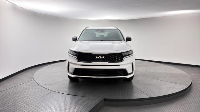 2022 Kia Sorento S Image 3 of 39