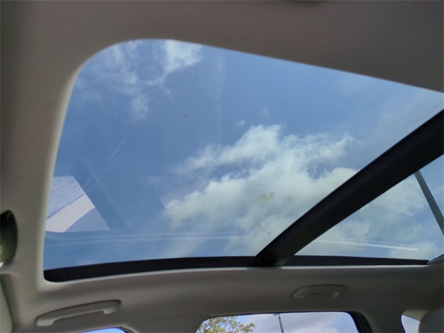 Vehicle image 25 of 30