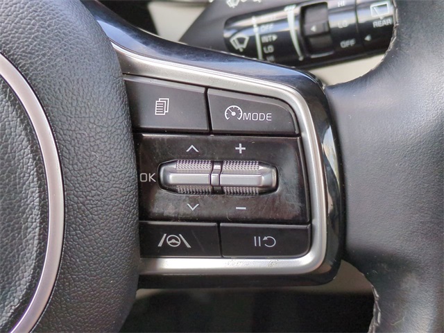 Vehicle image 24 of 30