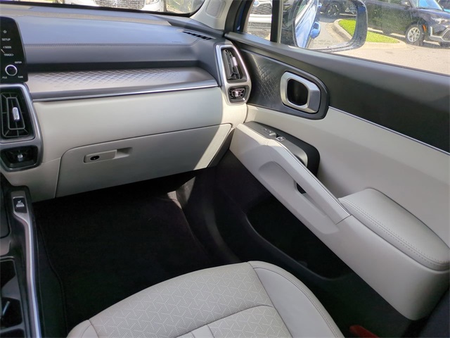Vehicle image 13 of 30