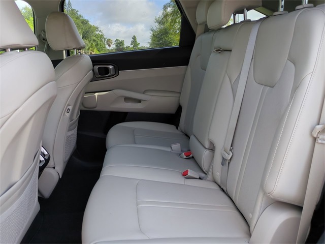 Vehicle image 11 of 30
