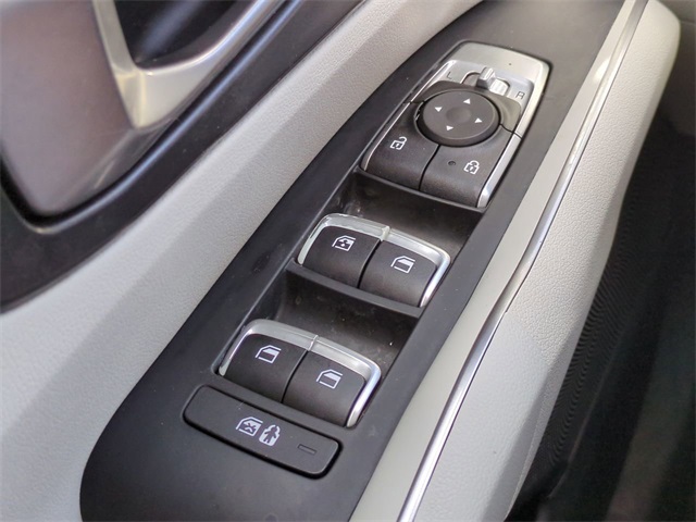 Vehicle image 22 of 30