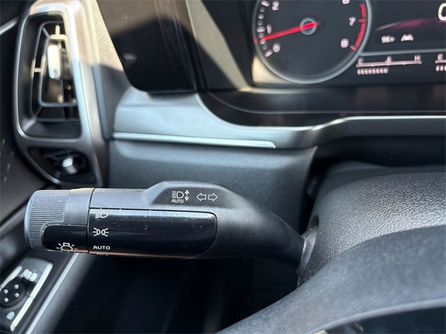 Vehicle image 29 of 44