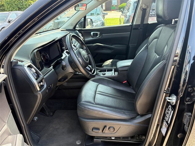 Vehicle image 17 of 44
