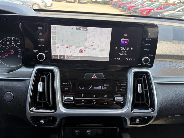 Vehicle image 25 of 44