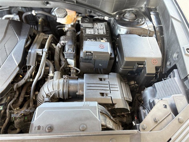 Vehicle image 10 of 44
