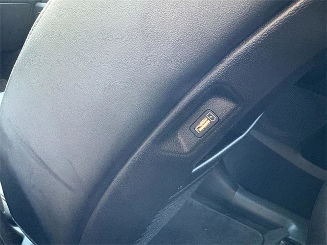 Vehicle image 40 of 44