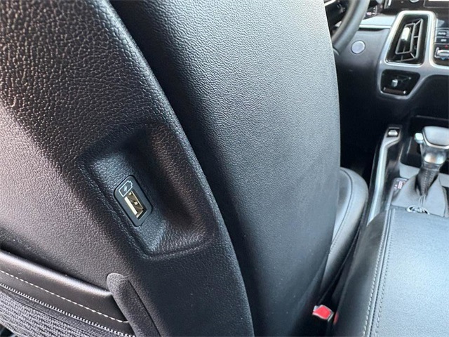 Vehicle image 36 of 44