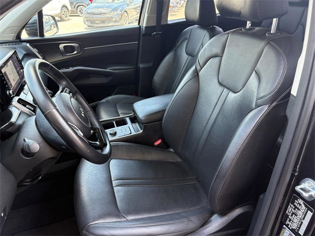 Vehicle image 16 of 44