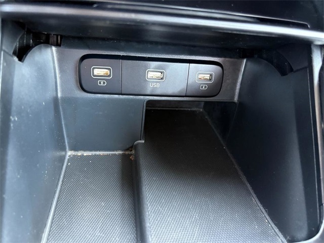 Vehicle image 31 of 44