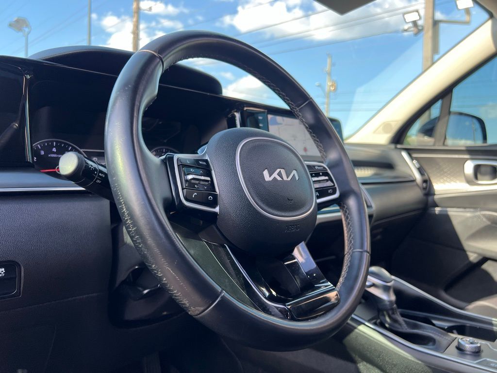 Vehicle image 32 of 58