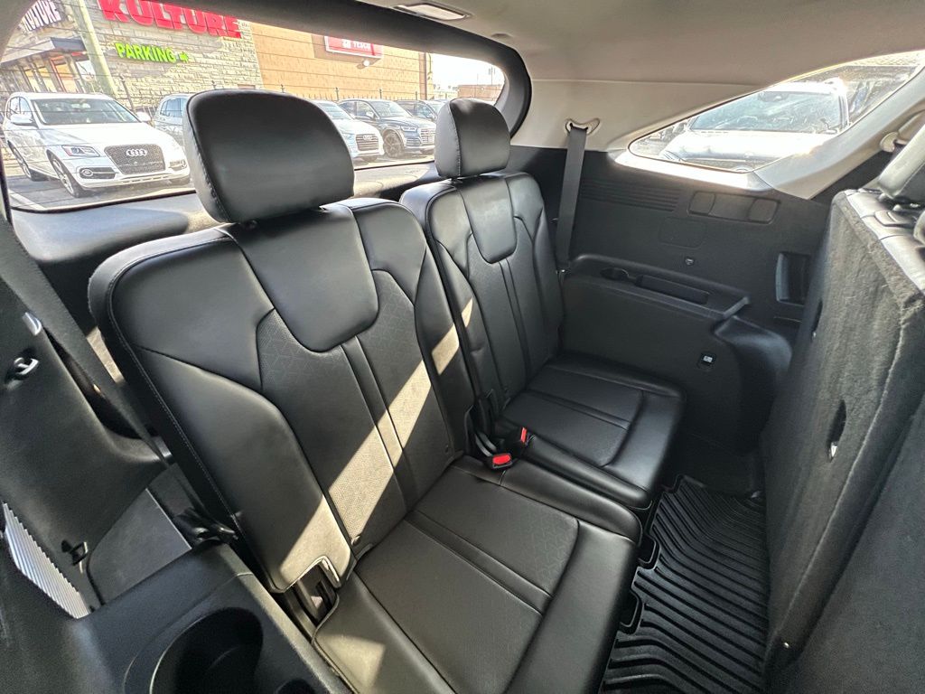Vehicle image 16 of 58