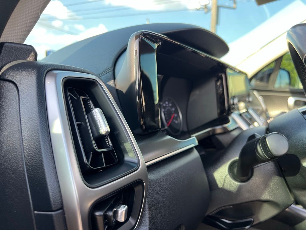 Vehicle image 27 of 58