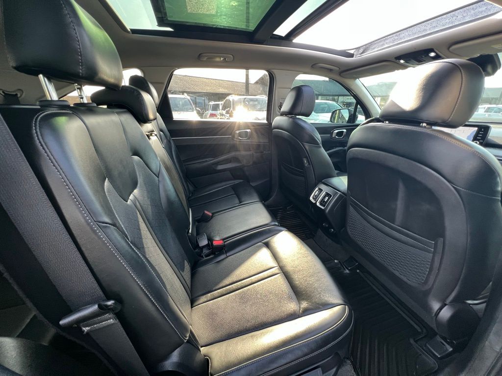 Vehicle image 18 of 58