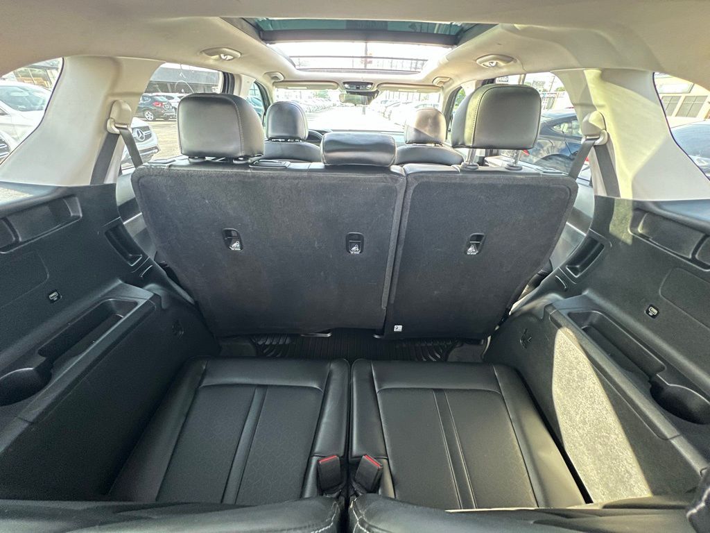 Vehicle image 15 of 58