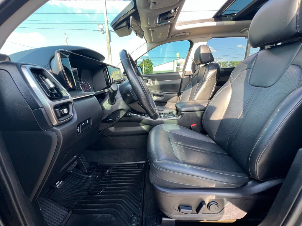 Vehicle image 23 of 58