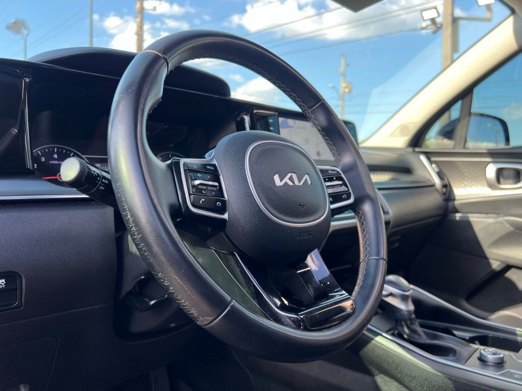Vehicle image 33 of 58