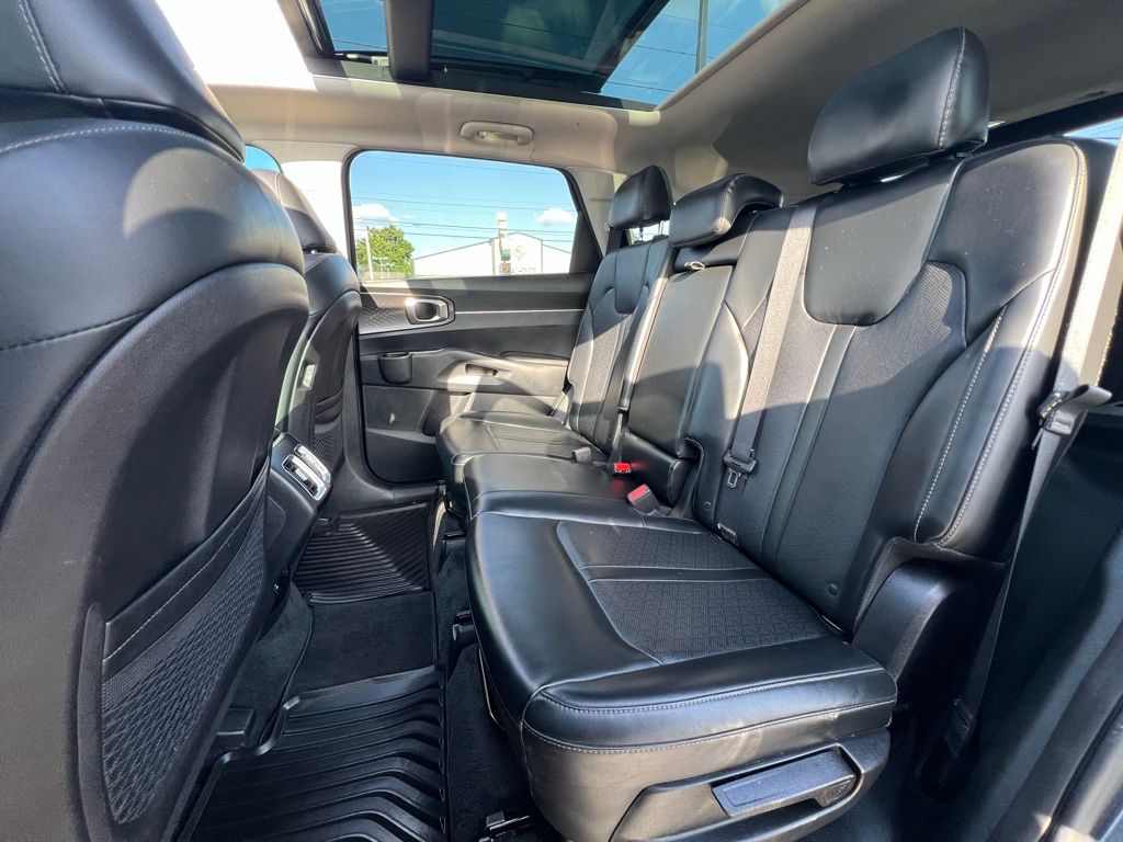 Vehicle image 19 of 58