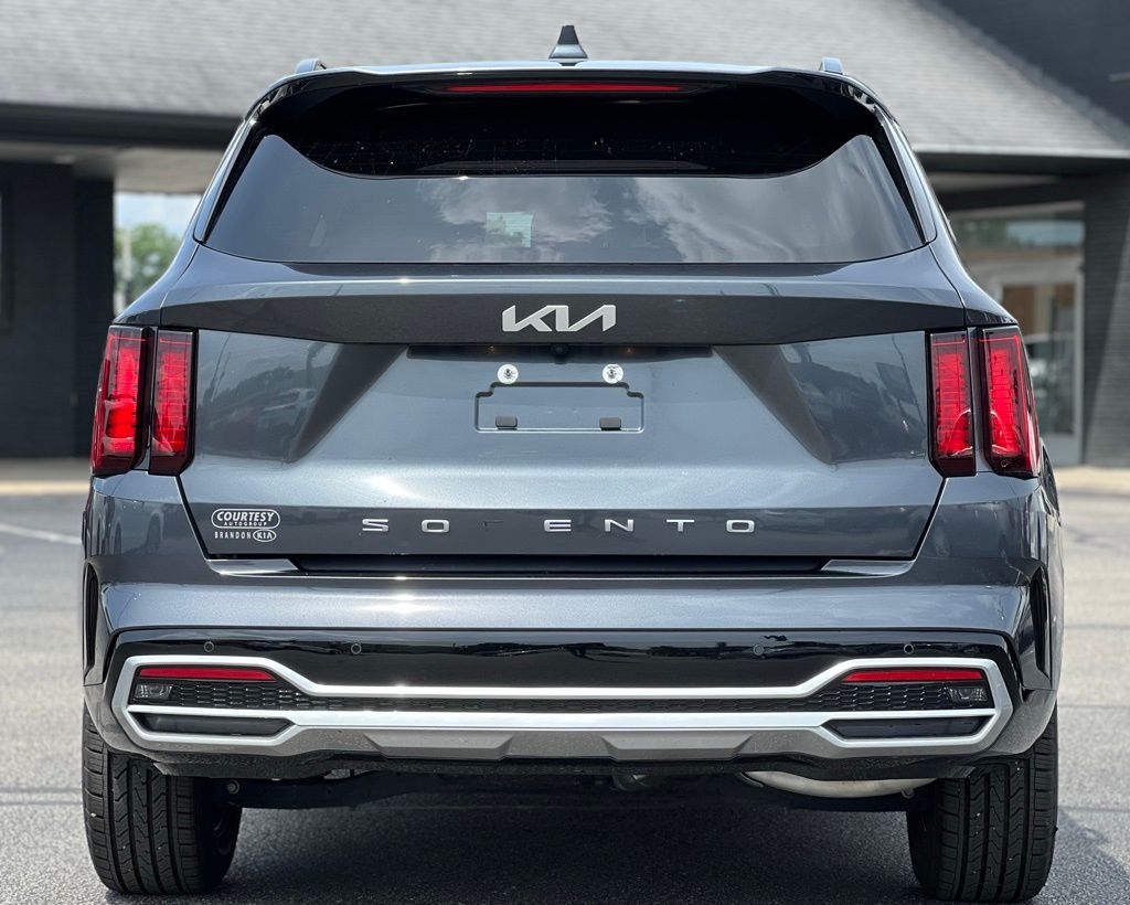Vehicle image 10 of 58