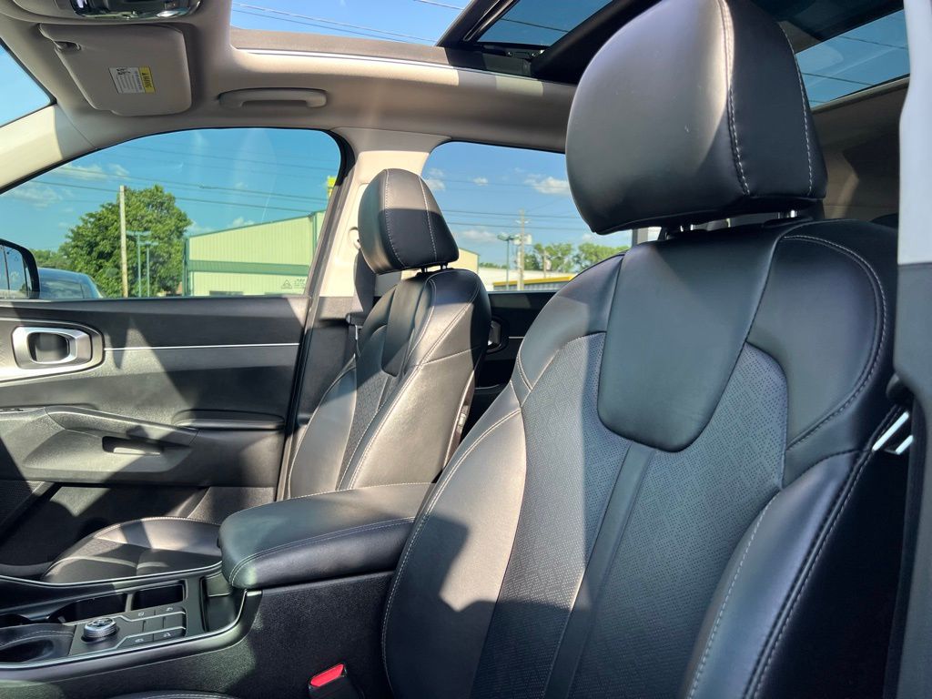 Vehicle image 21 of 58