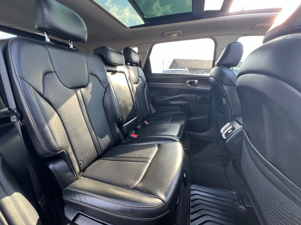 Vehicle image 17 of 58
