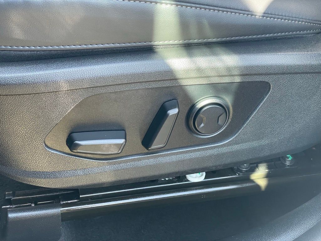 Vehicle image 12 of 34