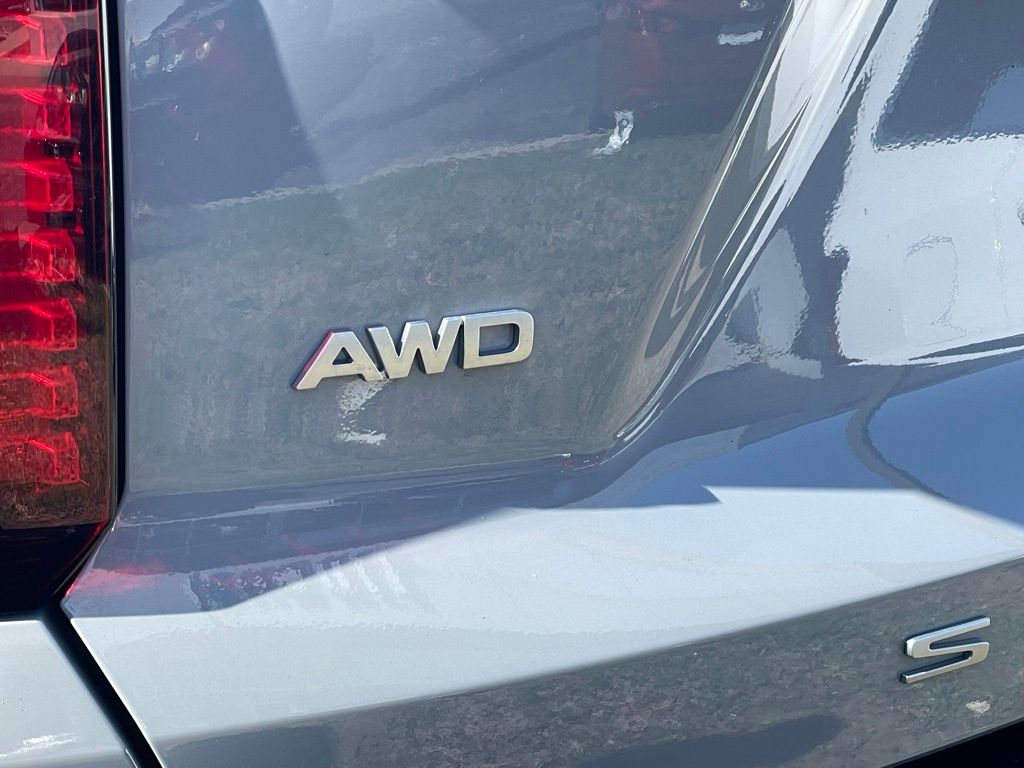 Vehicle image 33 of 34