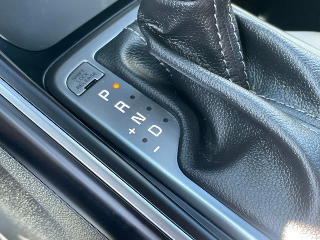 Vehicle image 23 of 34