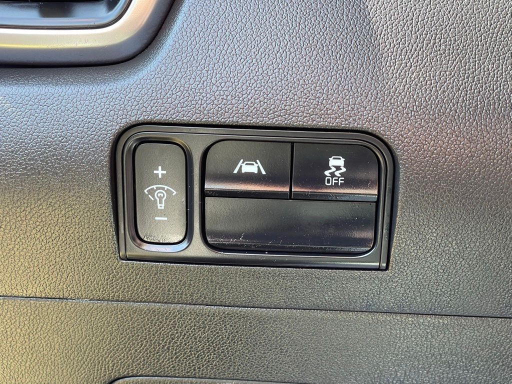 Vehicle image 13 of 34
