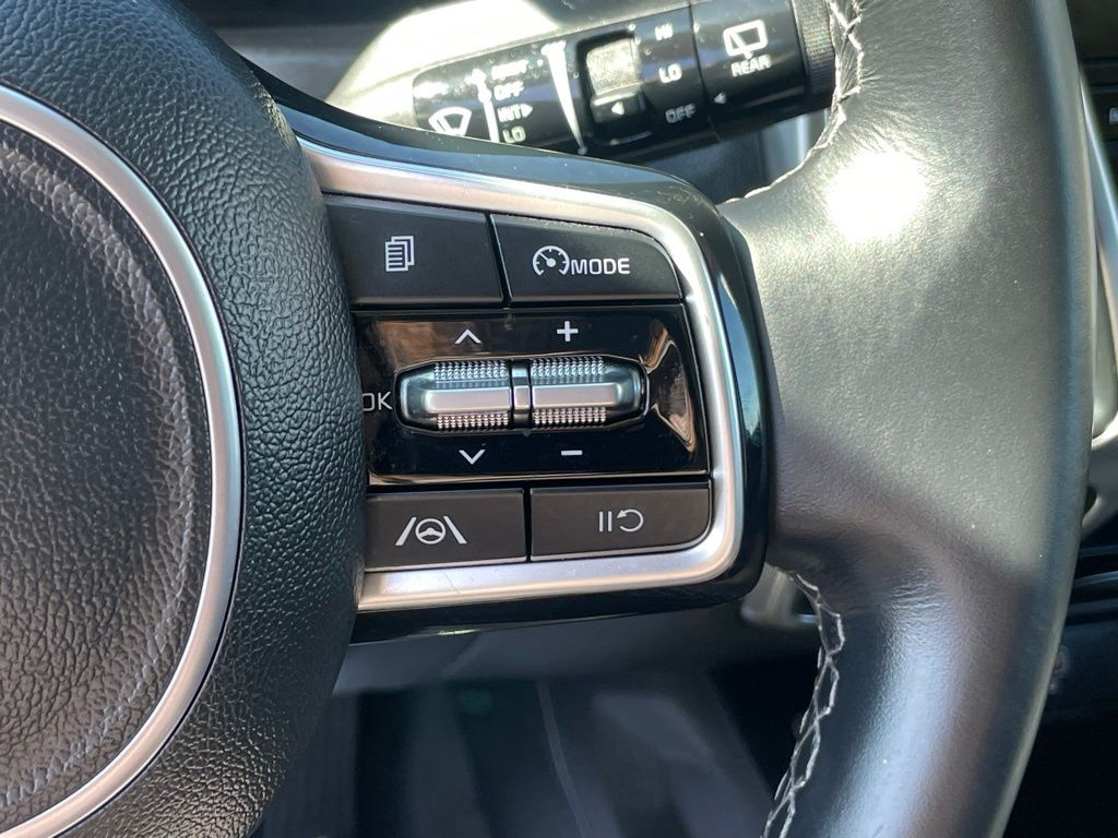 Vehicle image 15 of 34