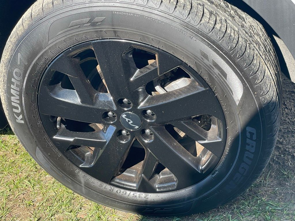 Vehicle image 27 of 34