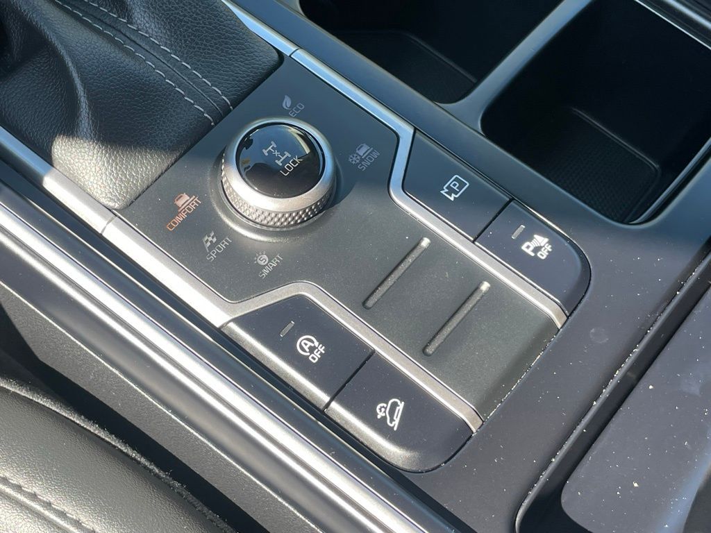 Vehicle image 24 of 34
