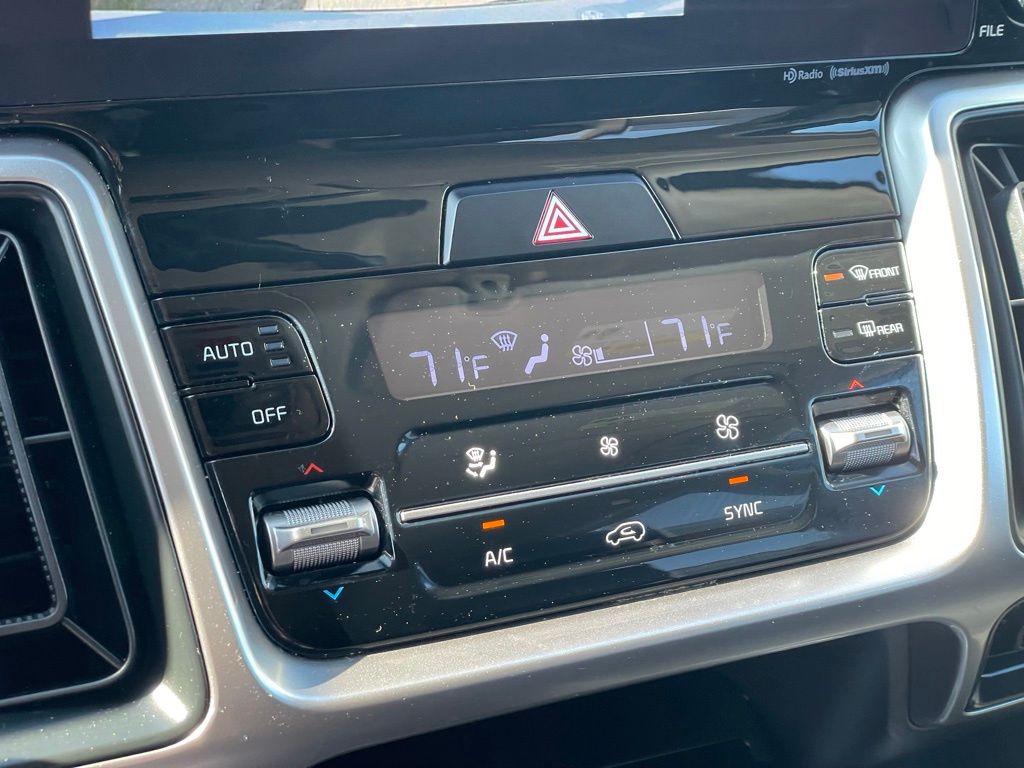 Vehicle image 19 of 34