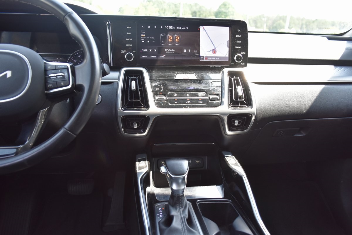 Vehicle image 22 of 38