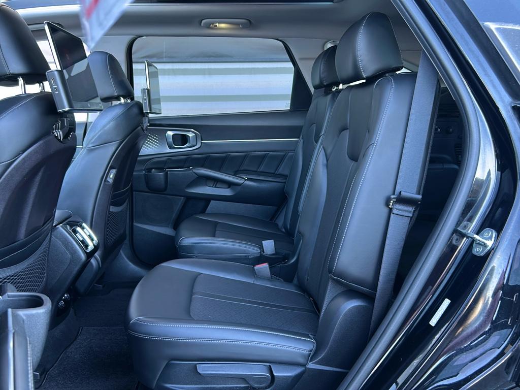 Vehicle image 11 of 31