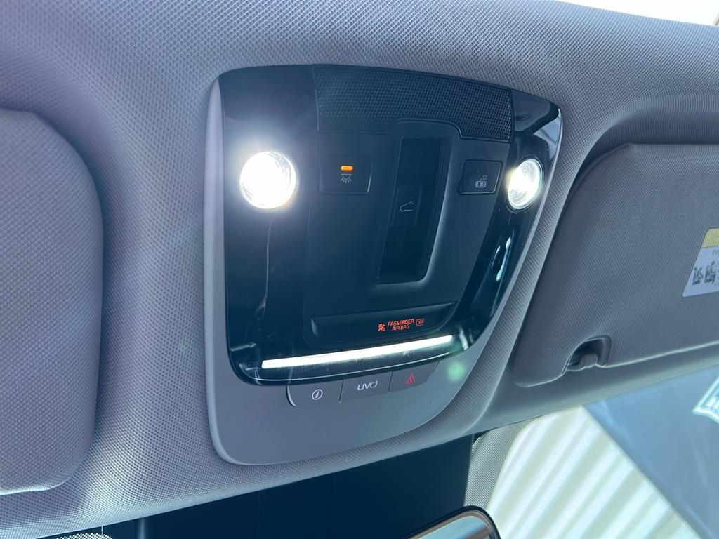 Vehicle image 26 of 31