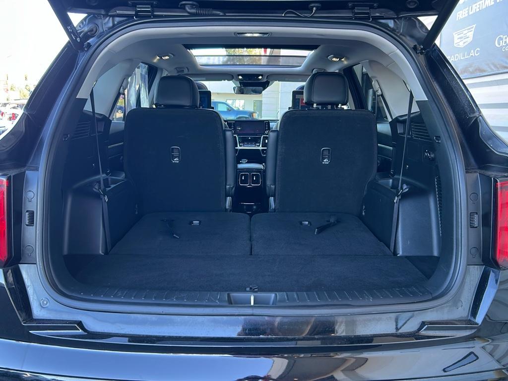 Vehicle image 8 of 31